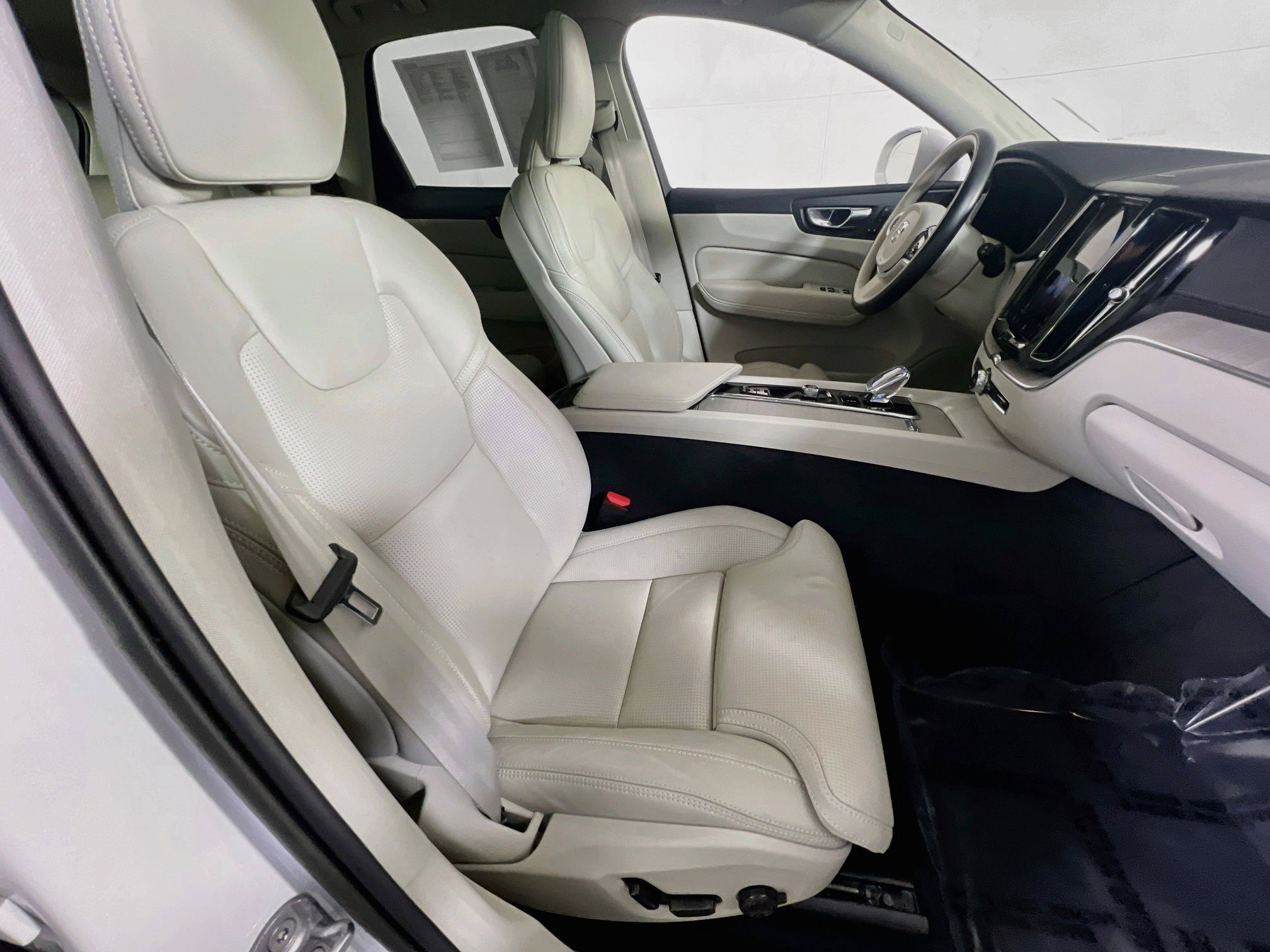 Used 2022 Volvo XC60 B5 Inscription w/ Advanced Package AWD/4WD image 30