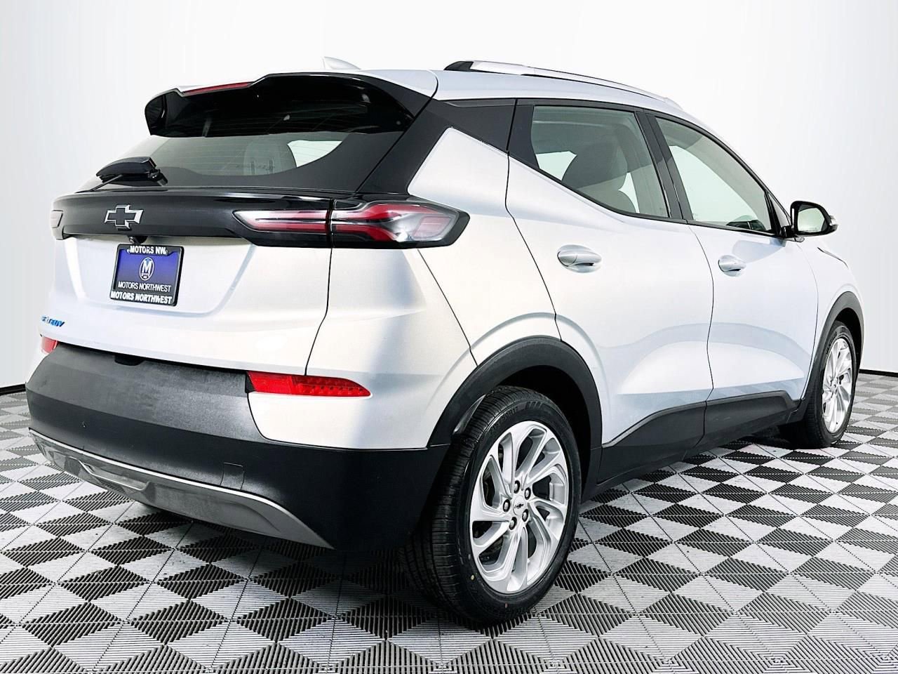 Used 2023 Chevrolet Bolt EUV LT FWD image 25