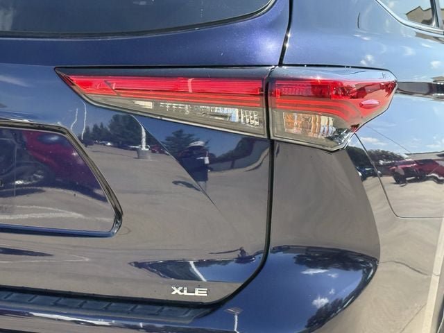 Used 2023 Toyota Highlander XLE FWD image 7