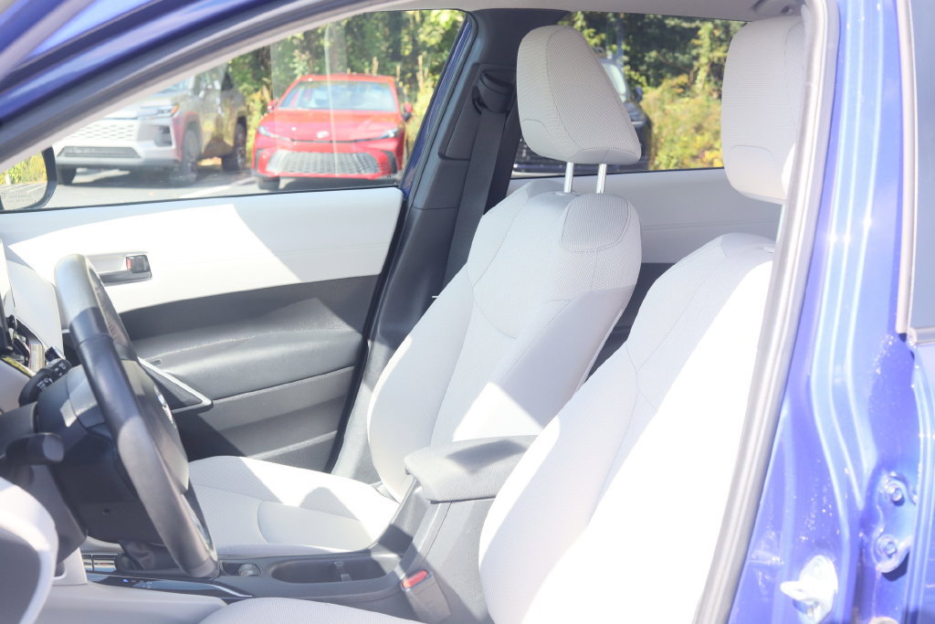 Used 2024 Toyota Corolla Cross LE AWD/4WD image 28