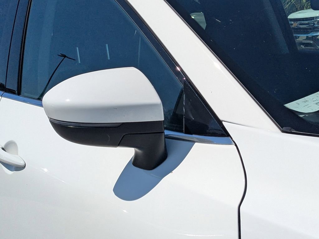 Used 2025 Nissan Pathfinder SV image 9