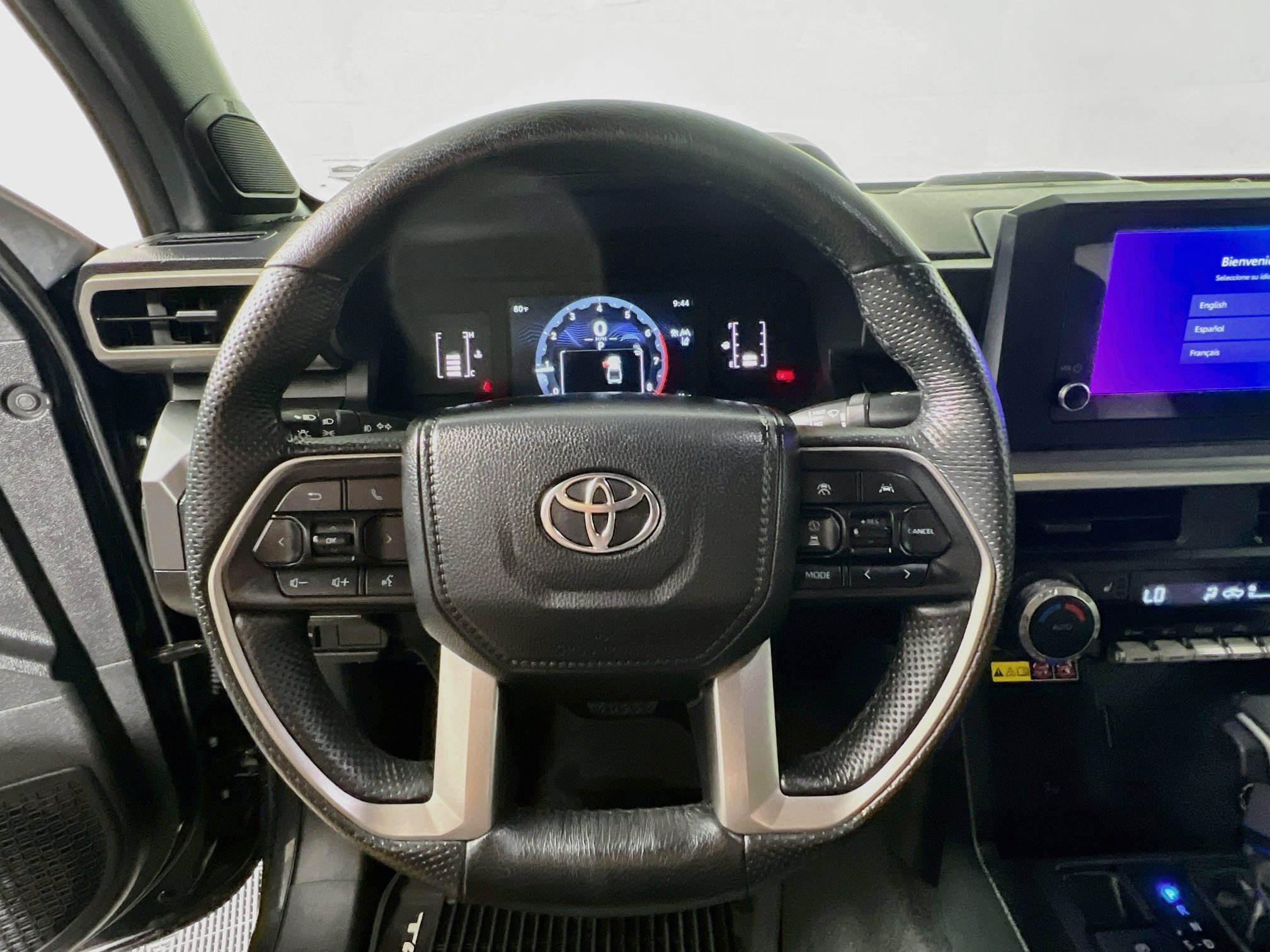 Used 2024 Toyota Tacoma SR5 AWD/4WD image 17