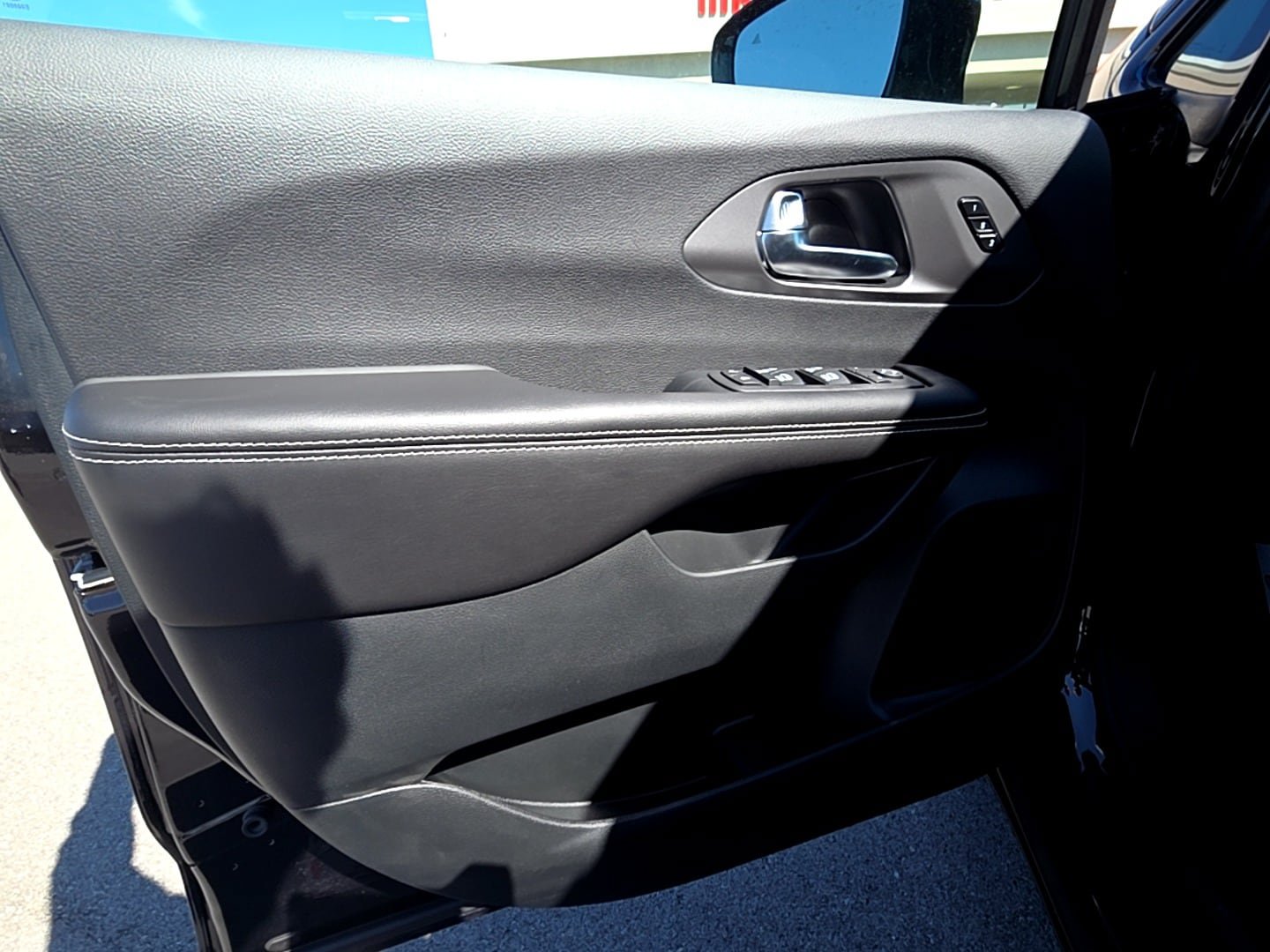 New 2026 Chrysler Pacifica Select w/ S Appearance Package FWD image 14