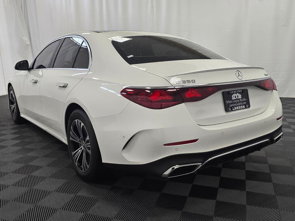 Used 2024 Mercedes-Benz E 350 4MATIC Sedan image 4