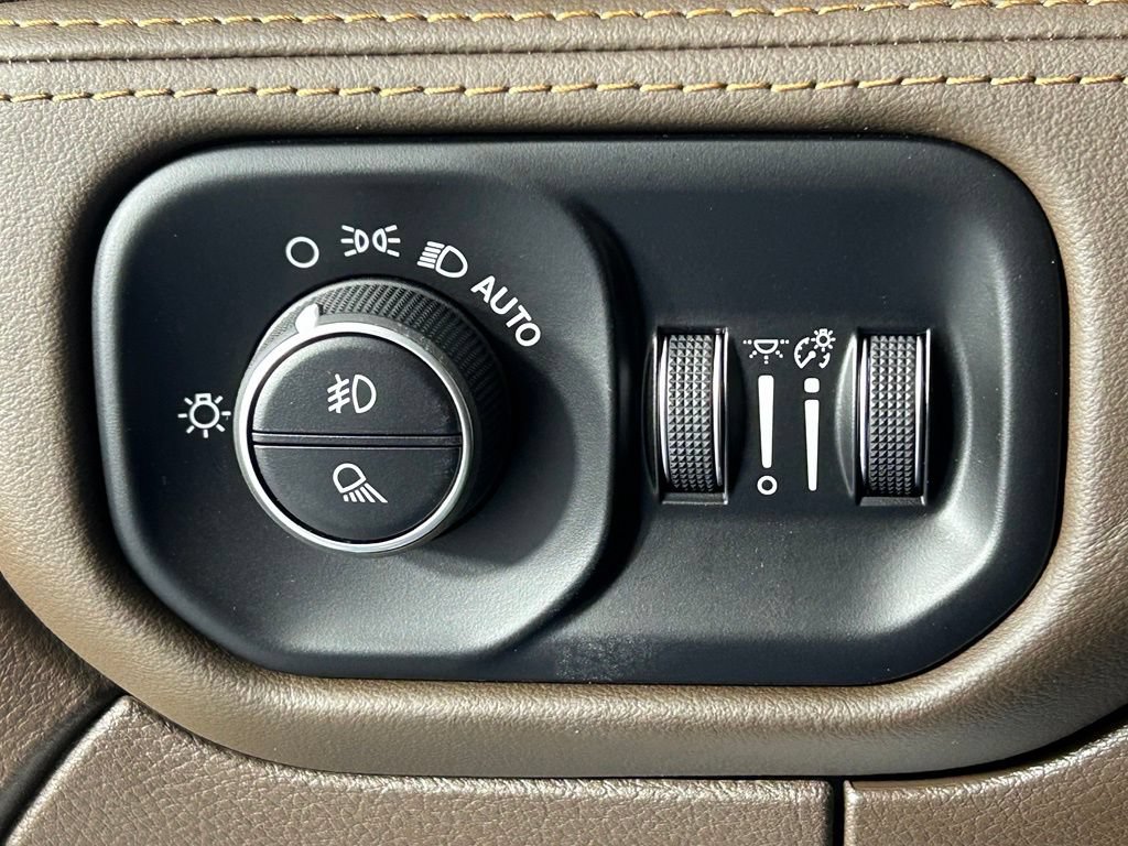 Used 2025 RAM 3500 Longhorn AWD/4WD image 32
