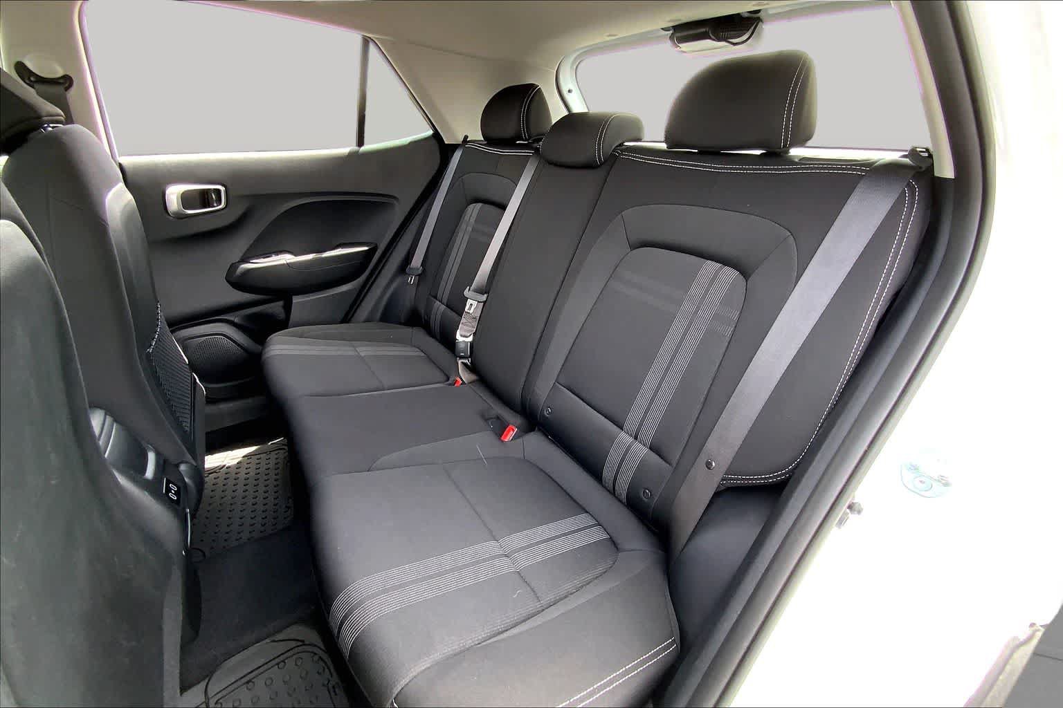 Used 2025 Hyundai Venue SEL FWD image 21