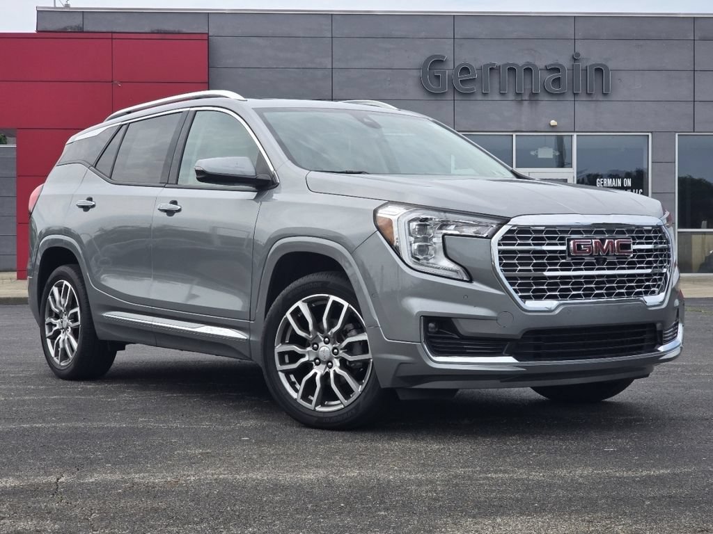 Used 2024 GMC Terrain Denali w/ Denali Premium Package AWD/4WD image 2