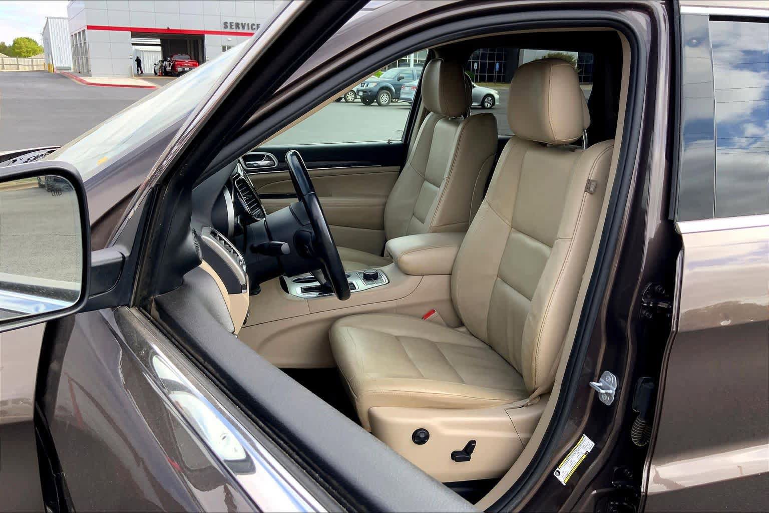 Used 2019 Jeep Grand Cherokee Limited w/ Trailer Tow Group IV AWD/4WD image 8