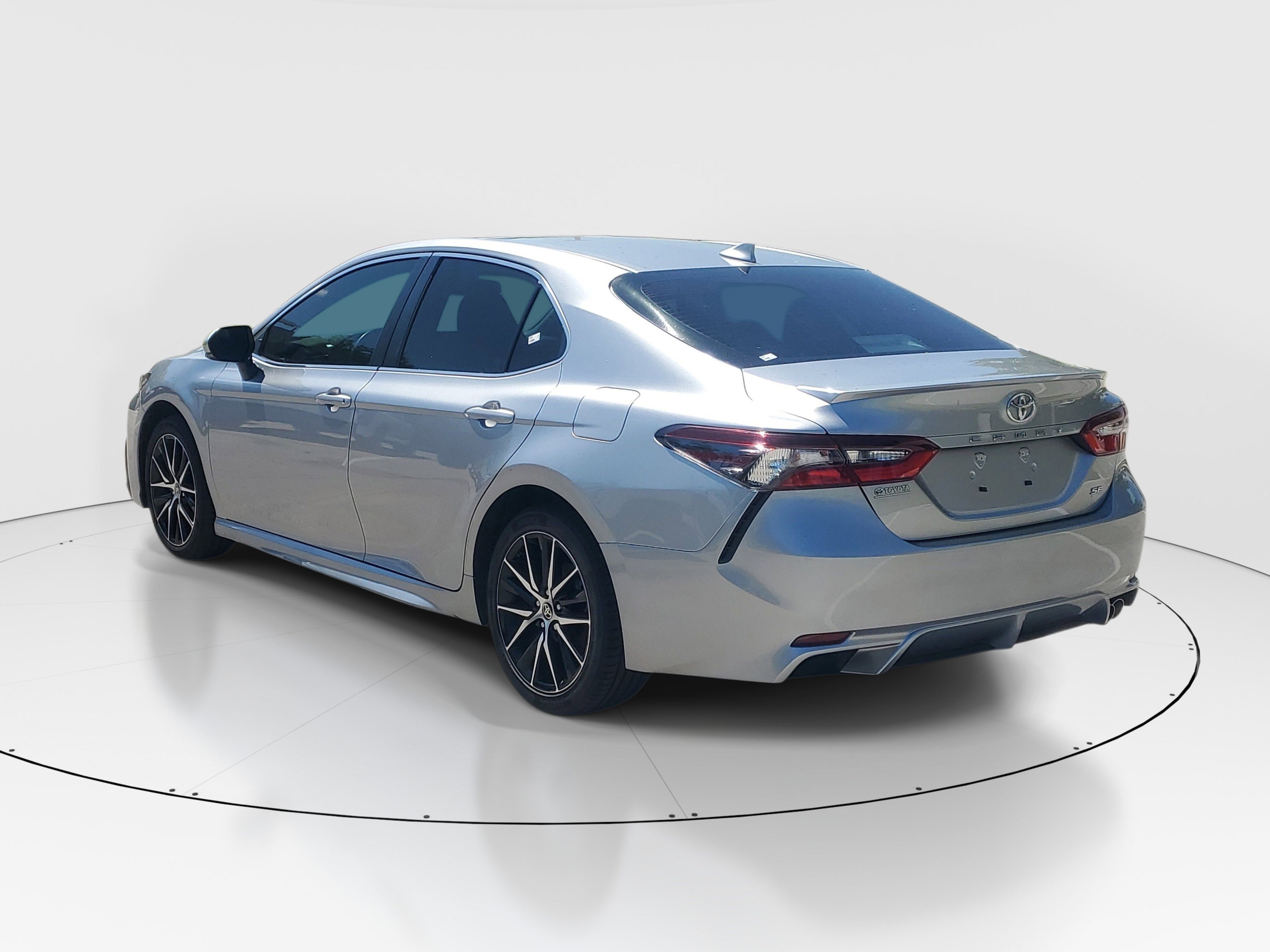 Used 2024 Toyota Camry SE FWD image 5