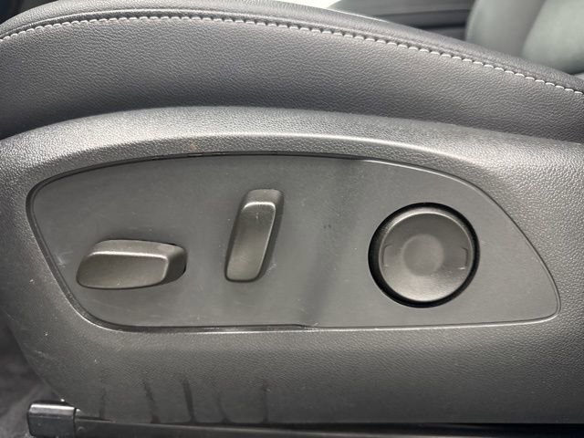 Used 2025 Chevrolet Traverse LT FWD image 10