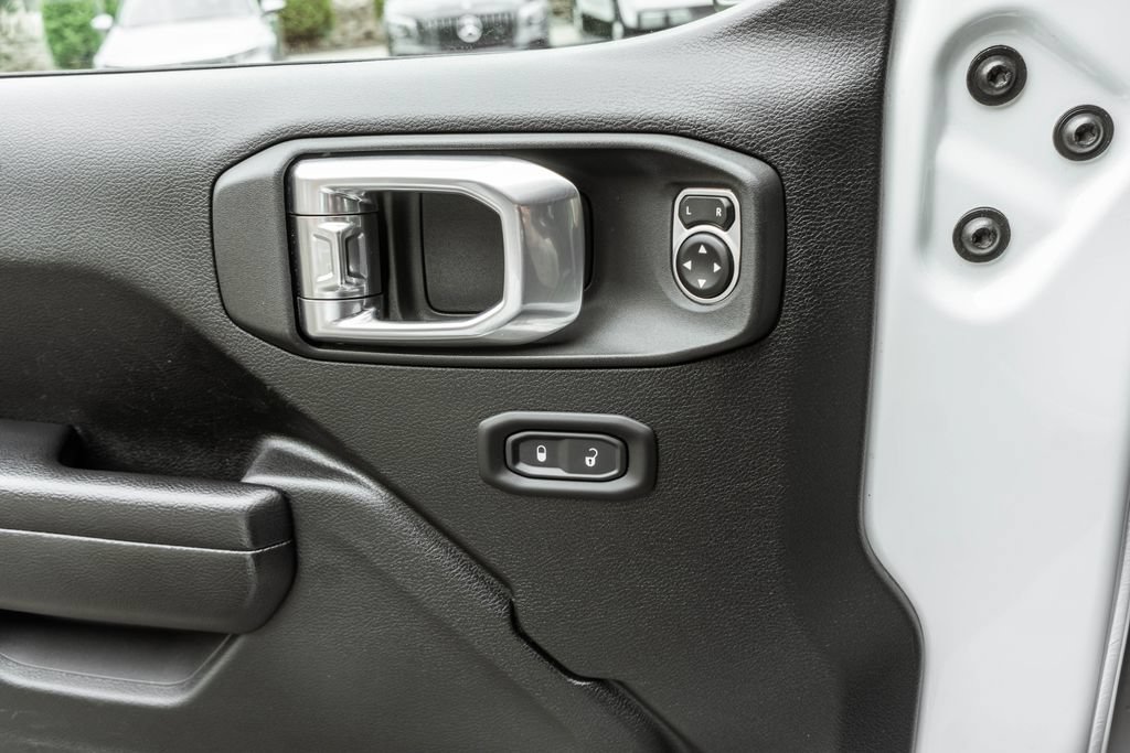 Used 2021 Jeep Wrangler Rubicon w/ Uconnect 4C Nav & Sound Group AWD/4WD image 15