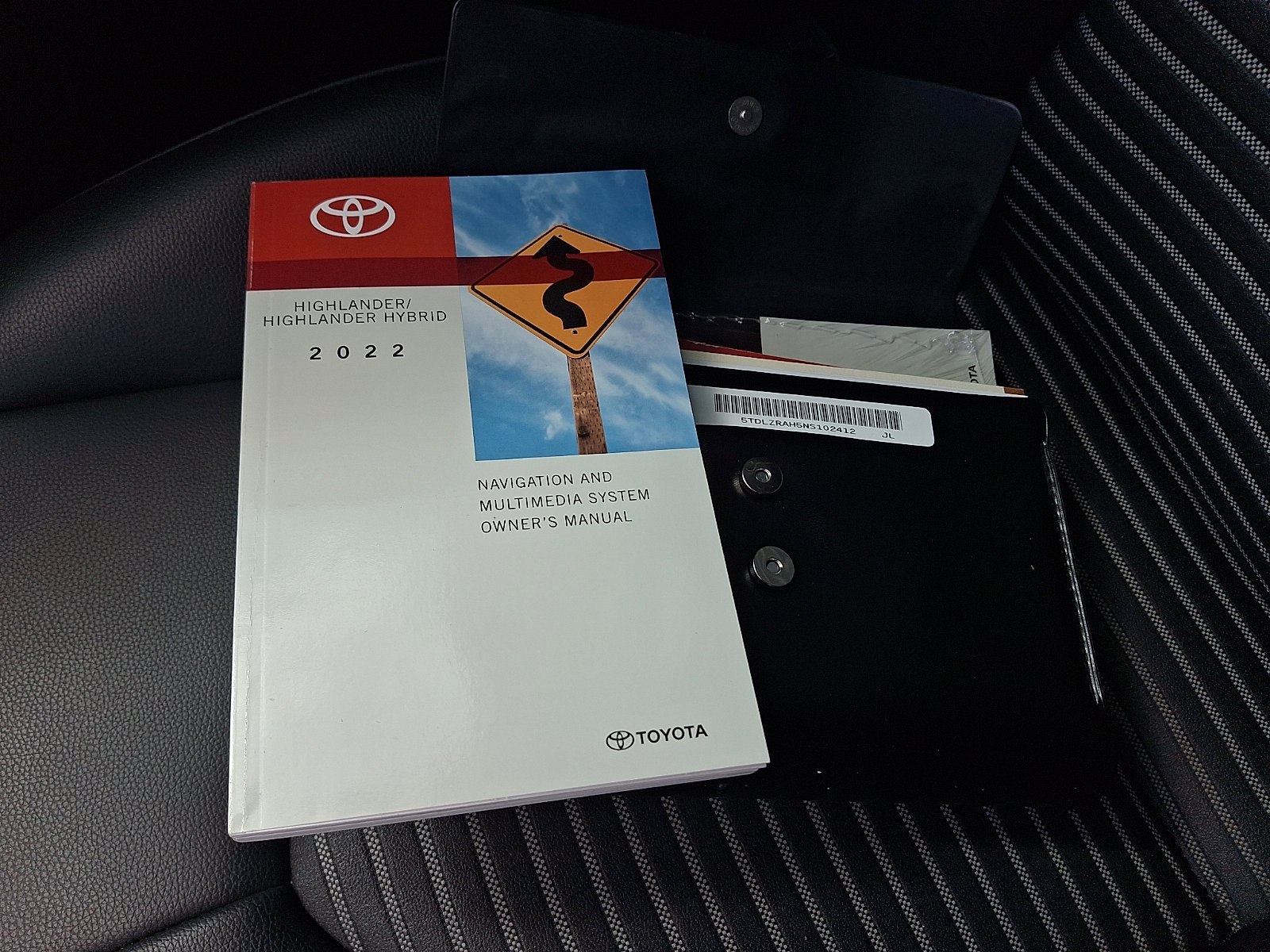 Used 2022 Toyota Highlander XSE FWD image 27