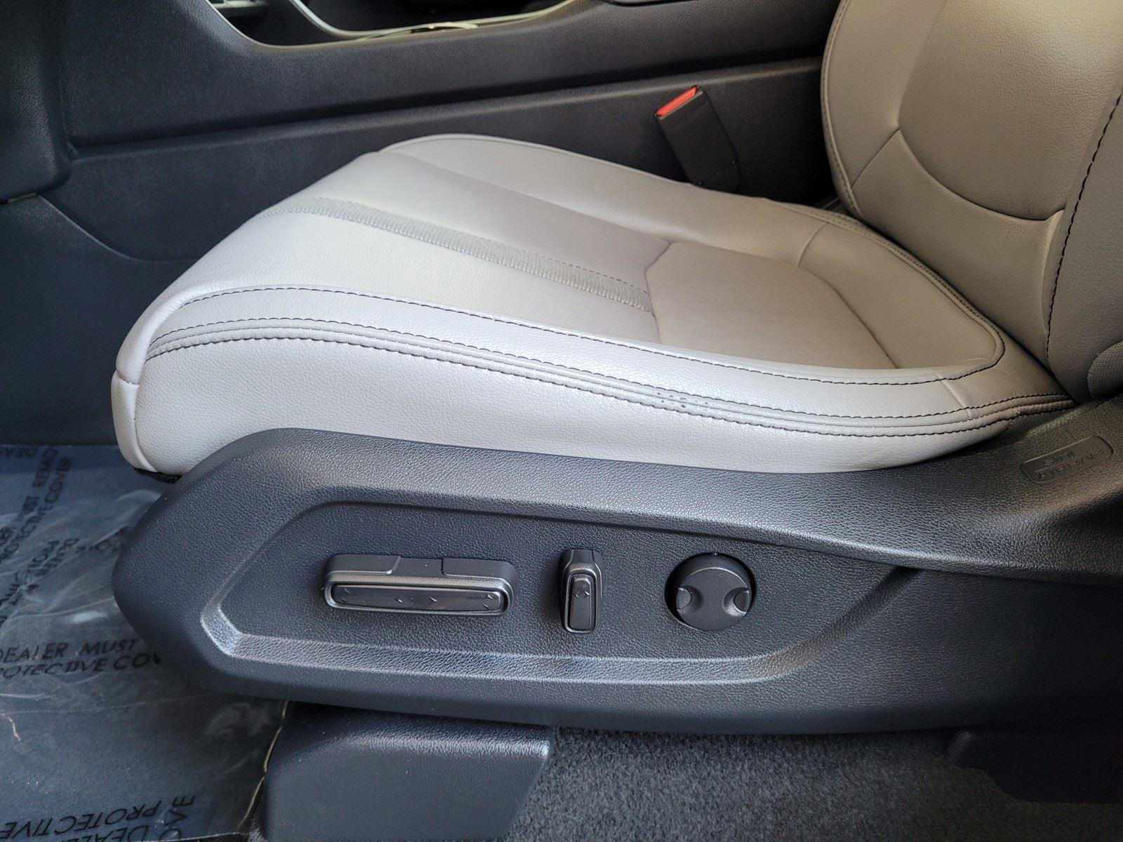 Used 2024 Honda Pilot Touring image 23