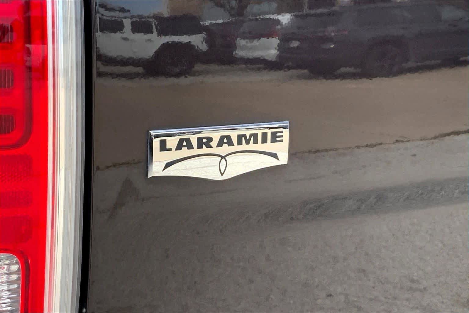 Used 2017 RAM 1500 Laramie w/ Convenience Group AWD/4WD image 10