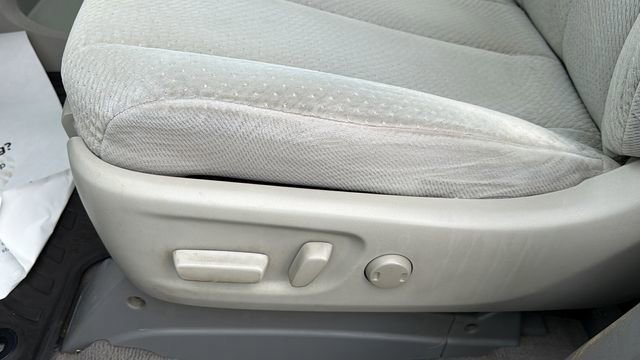 Used 2011 Toyota Sienna LE w/ Towing Pkg image 21