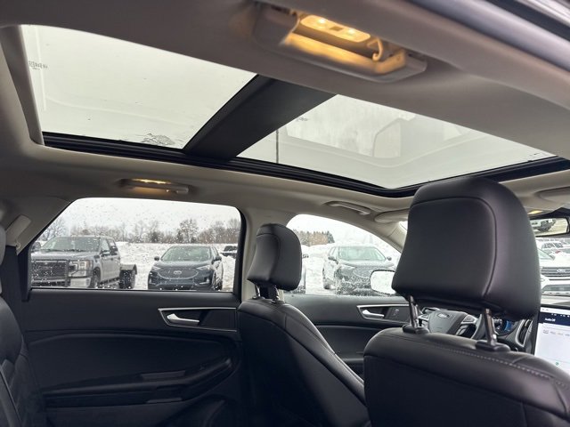 Used 2024 Ford Edge SEL w/ Convenience Package image 17