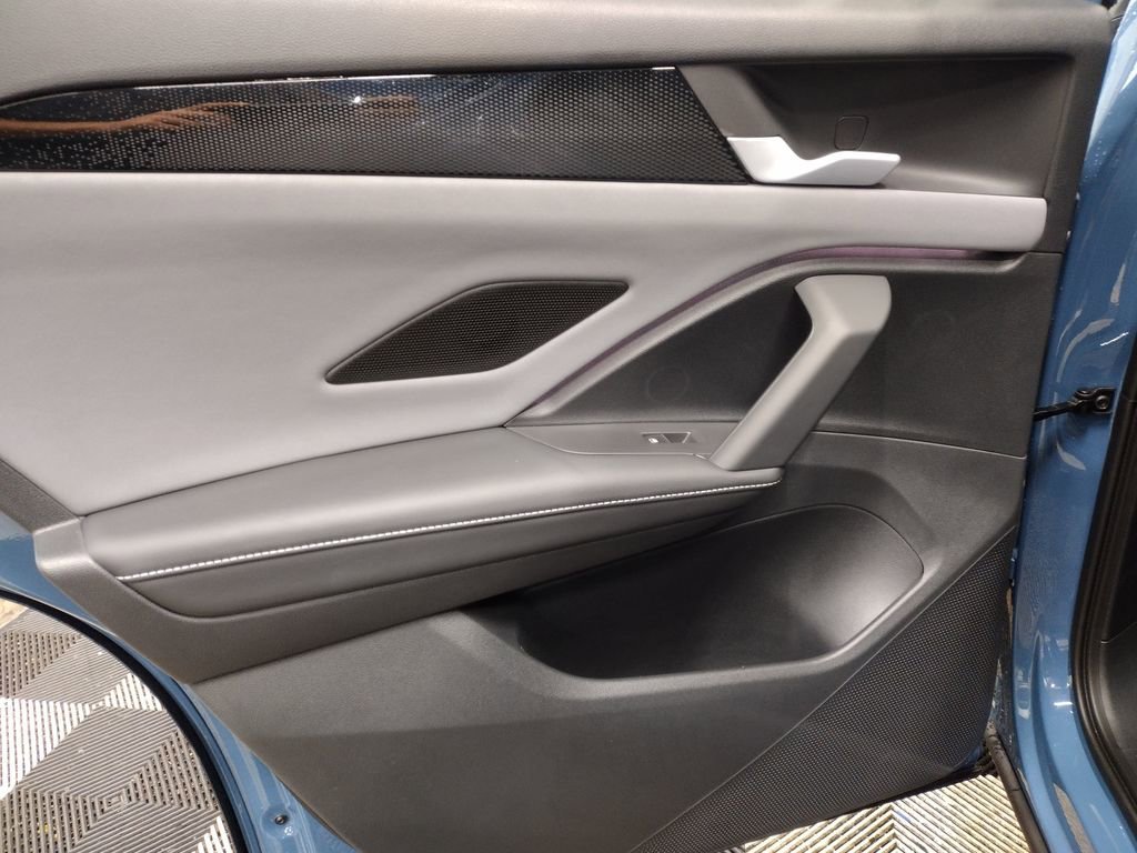 New 2025 Volkswagen Tiguan SE R-Line image 23