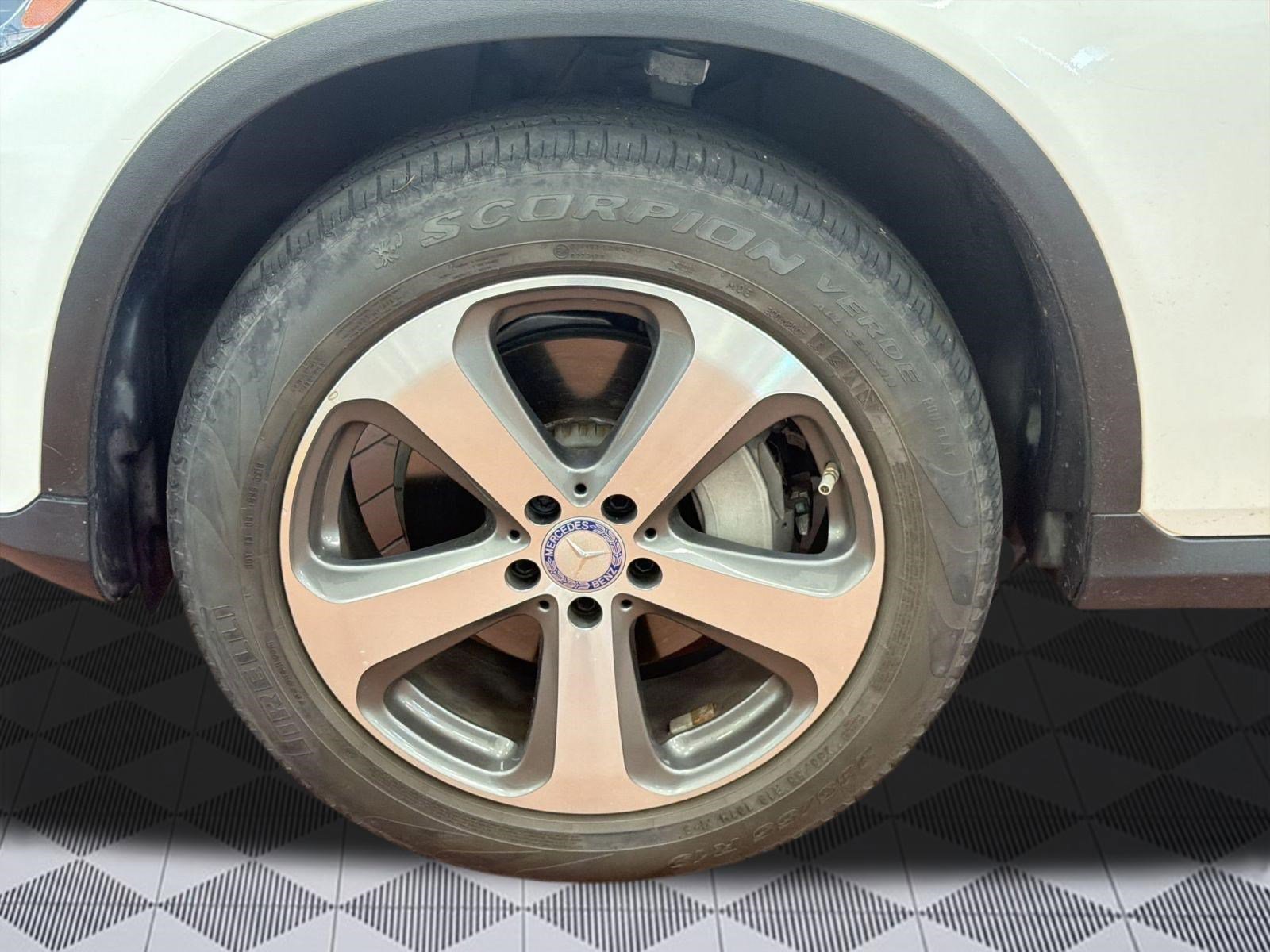 Used 2017 Mercedes-Benz GLC 300 4MATIC image 12