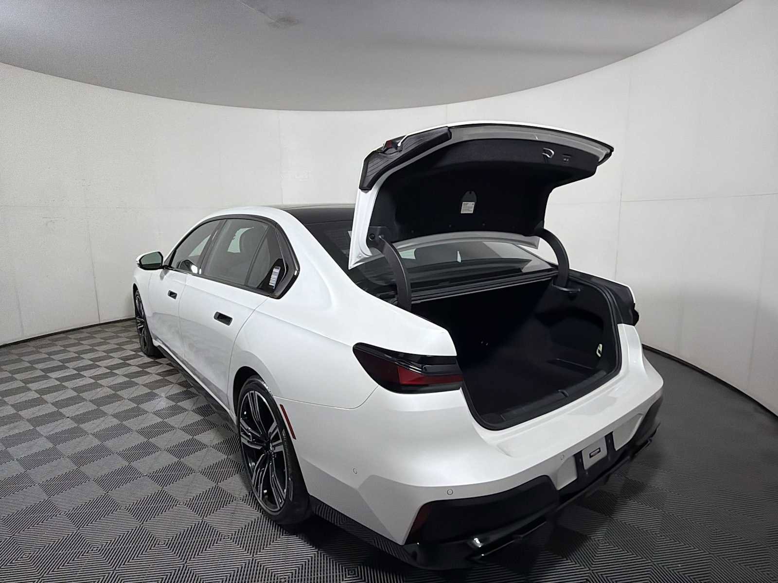 Certified 2023 BMW 760i xDrive AWD/4WD image 20