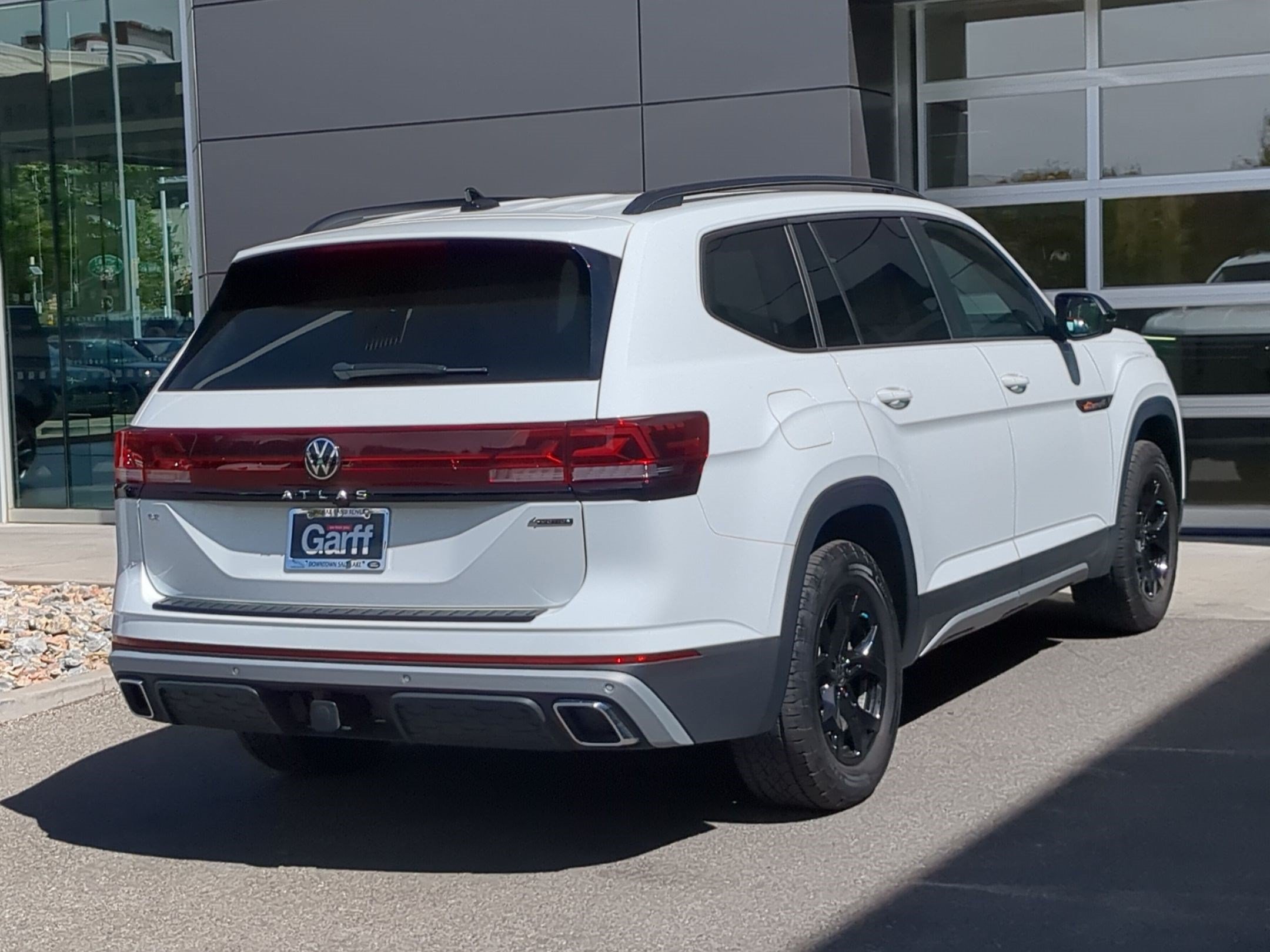 Used 2024 Volkswagen Atlas Peak Edition SE AWD/4WD image 5