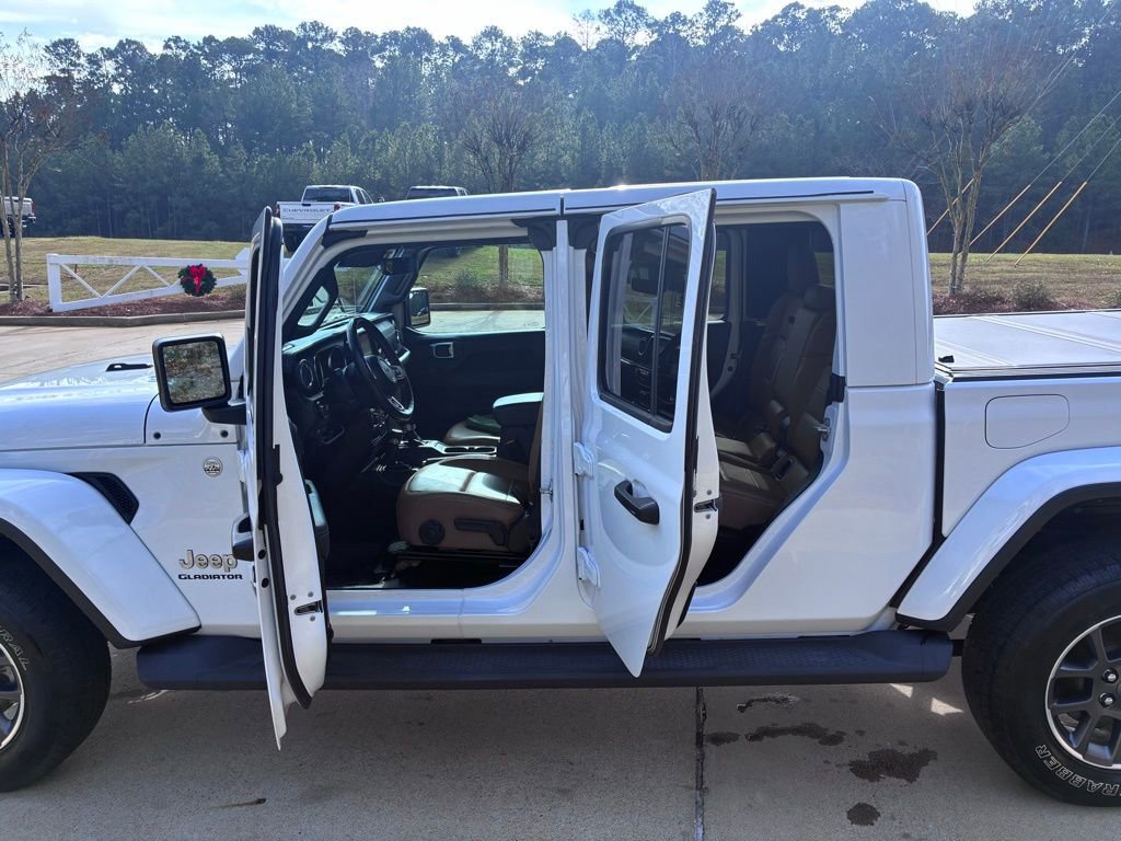 Used 2020 Jeep Gladiator Overland image 16