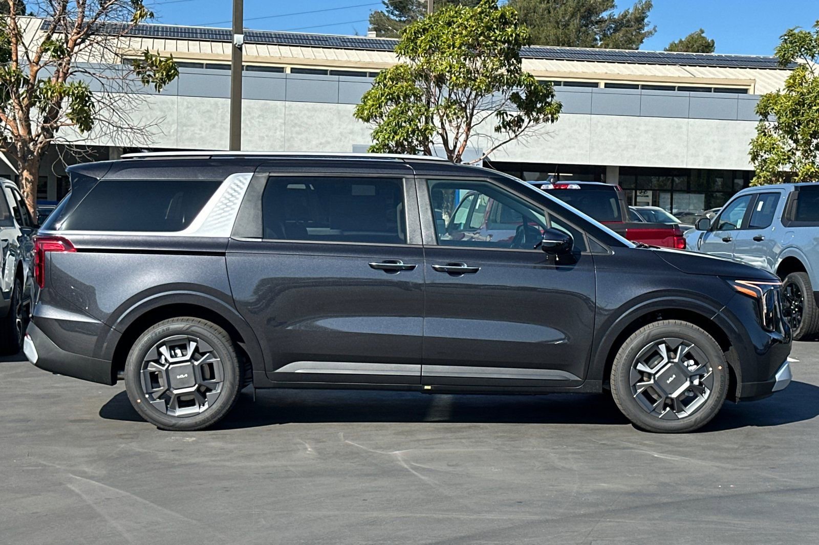 New 2026 Kia Carnival EX image 3