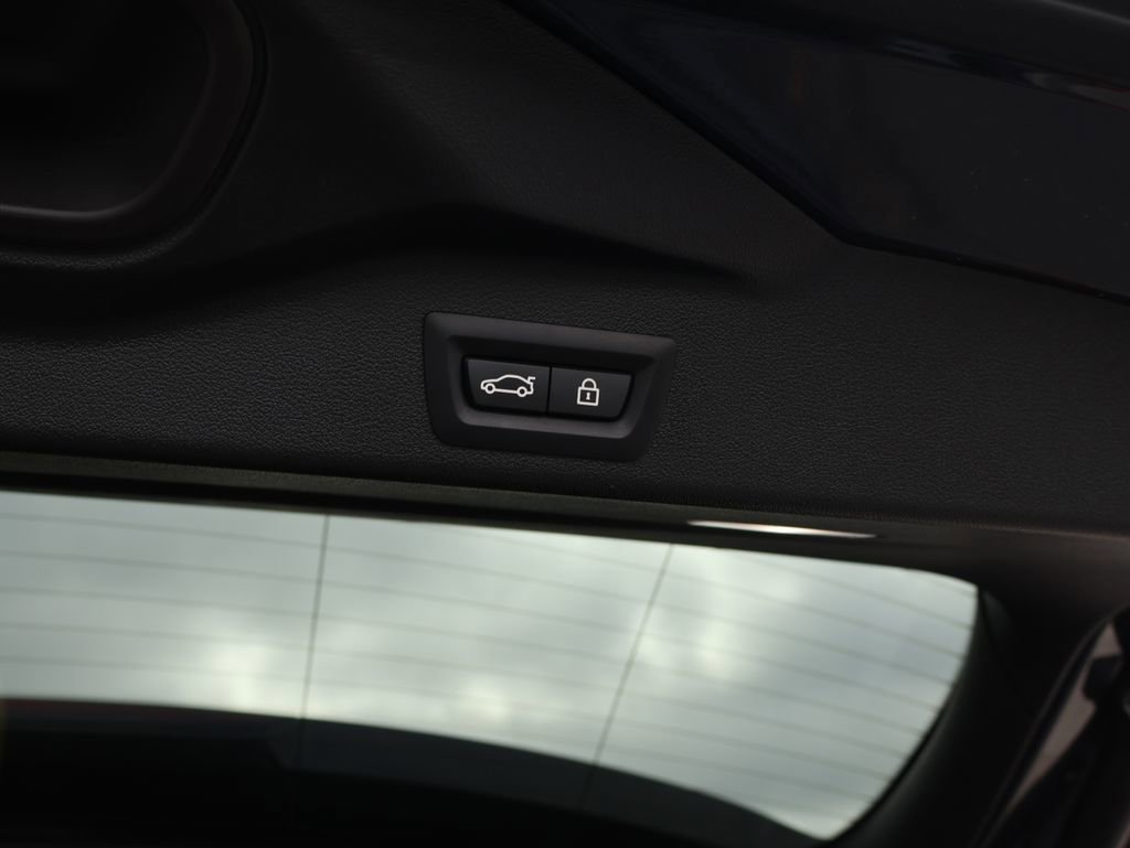 Used 2022 BMW X5 xDrive45e w/ Luxury Seating Package image 12