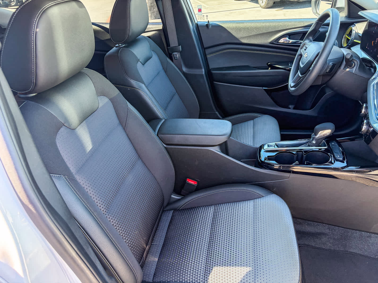Used 2025 Chevrolet Trax LT FWD image 15