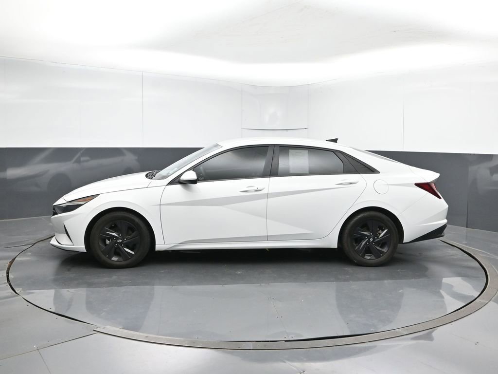 Used 2023 Hyundai Elantra SEL FWD image 2