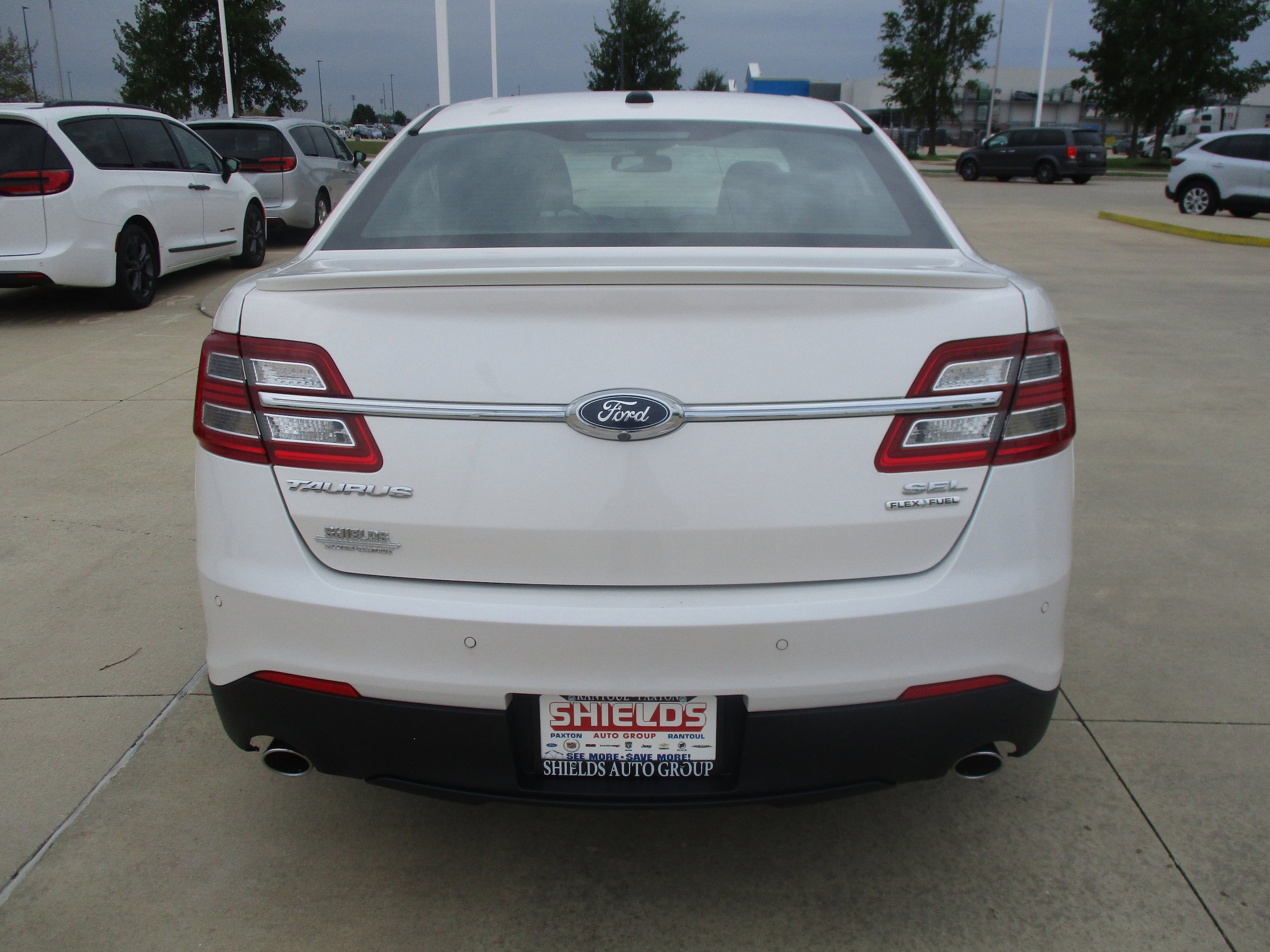 Used 2016 Ford Taurus SEL w/ Equipment Group 201A FWD image 4