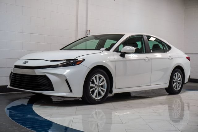 Used 2025 Toyota Camry LE FWD image 4