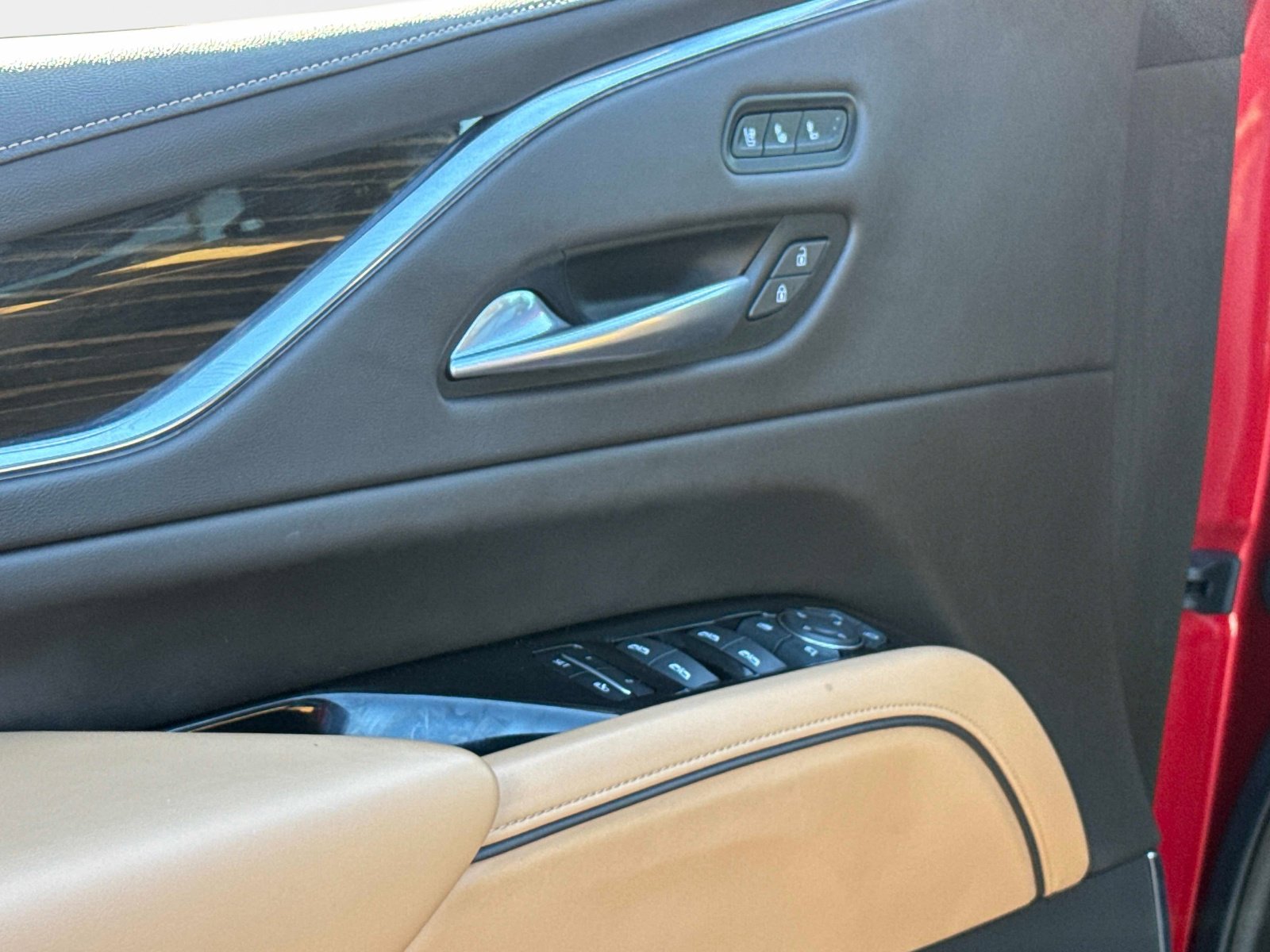 Used 2021 Cadillac Escalade Premium Luxury image 19