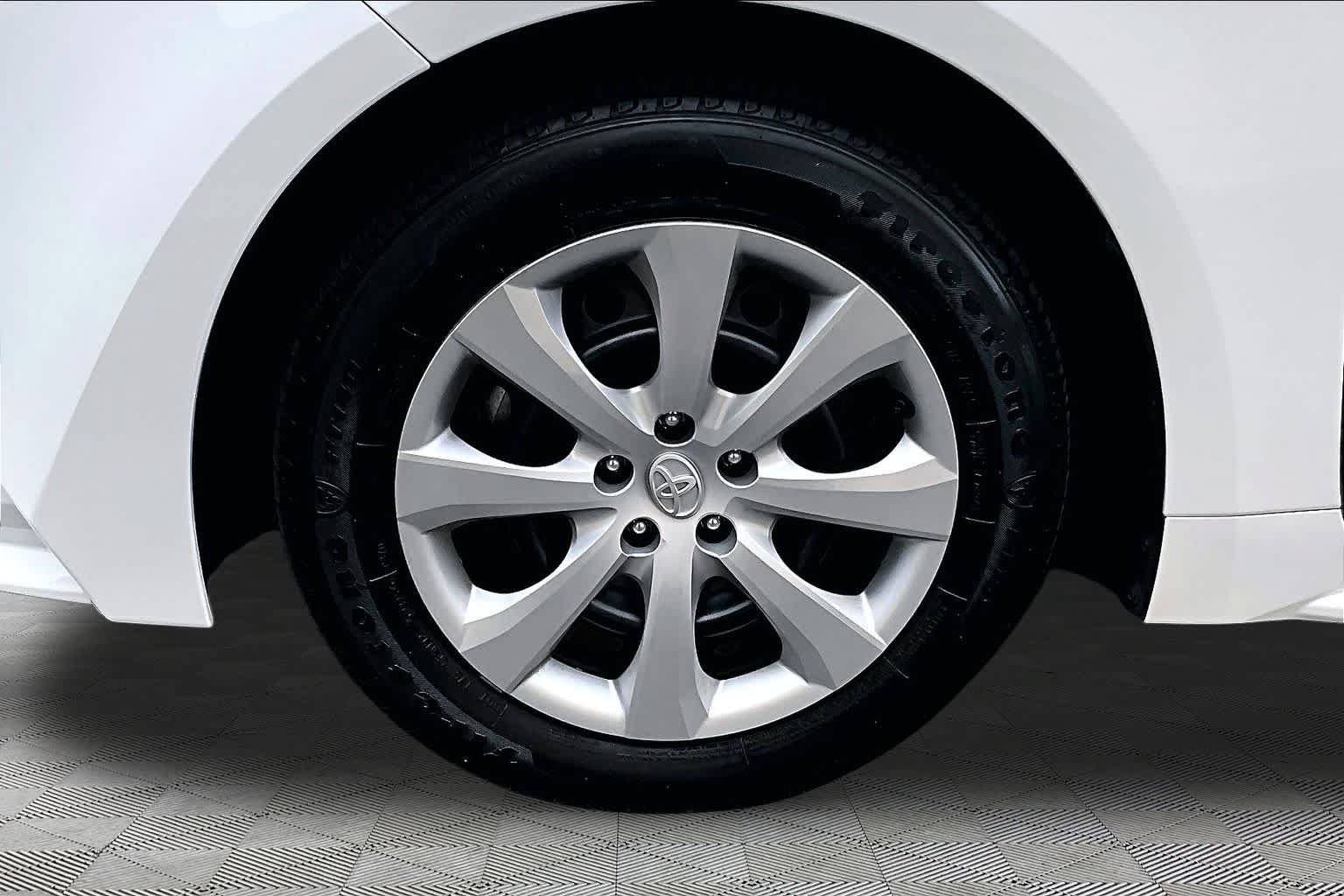 Used 2026 Toyota Corolla LE FWD image 20