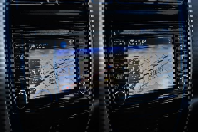 Used 2015 Nissan Versa Note SR w/ SR Tech Package image 16