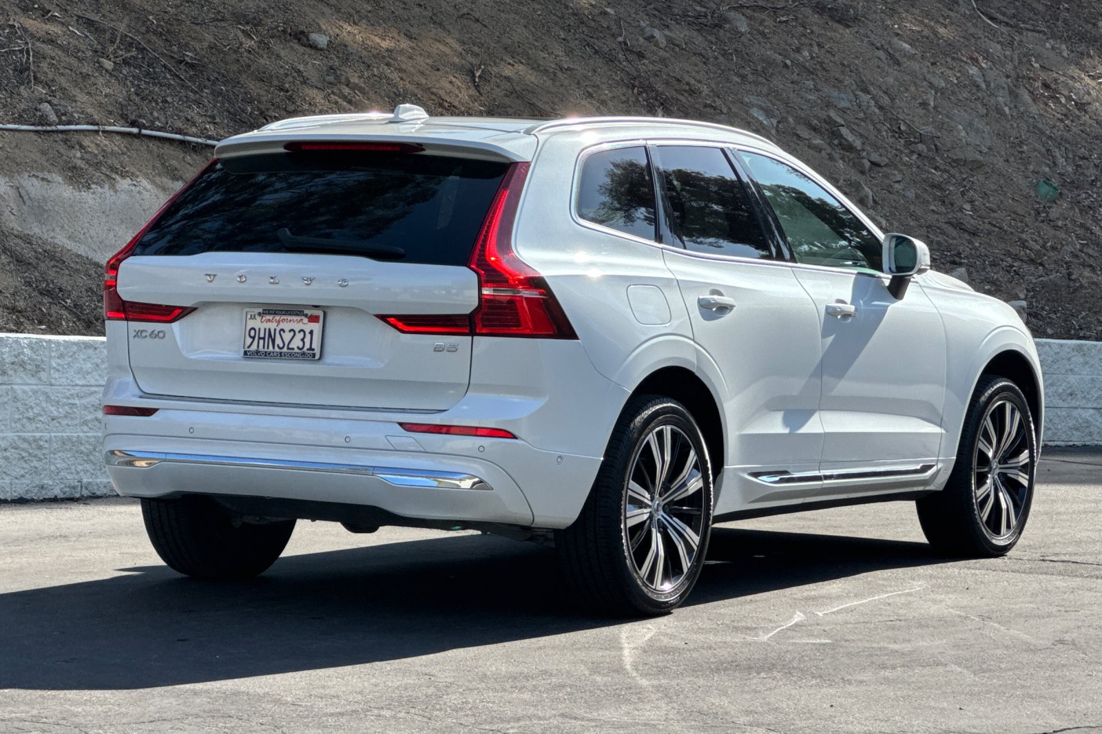Certified 2023 Volvo XC60 B5 Plus w/ Protection Package Premier FWD image 4