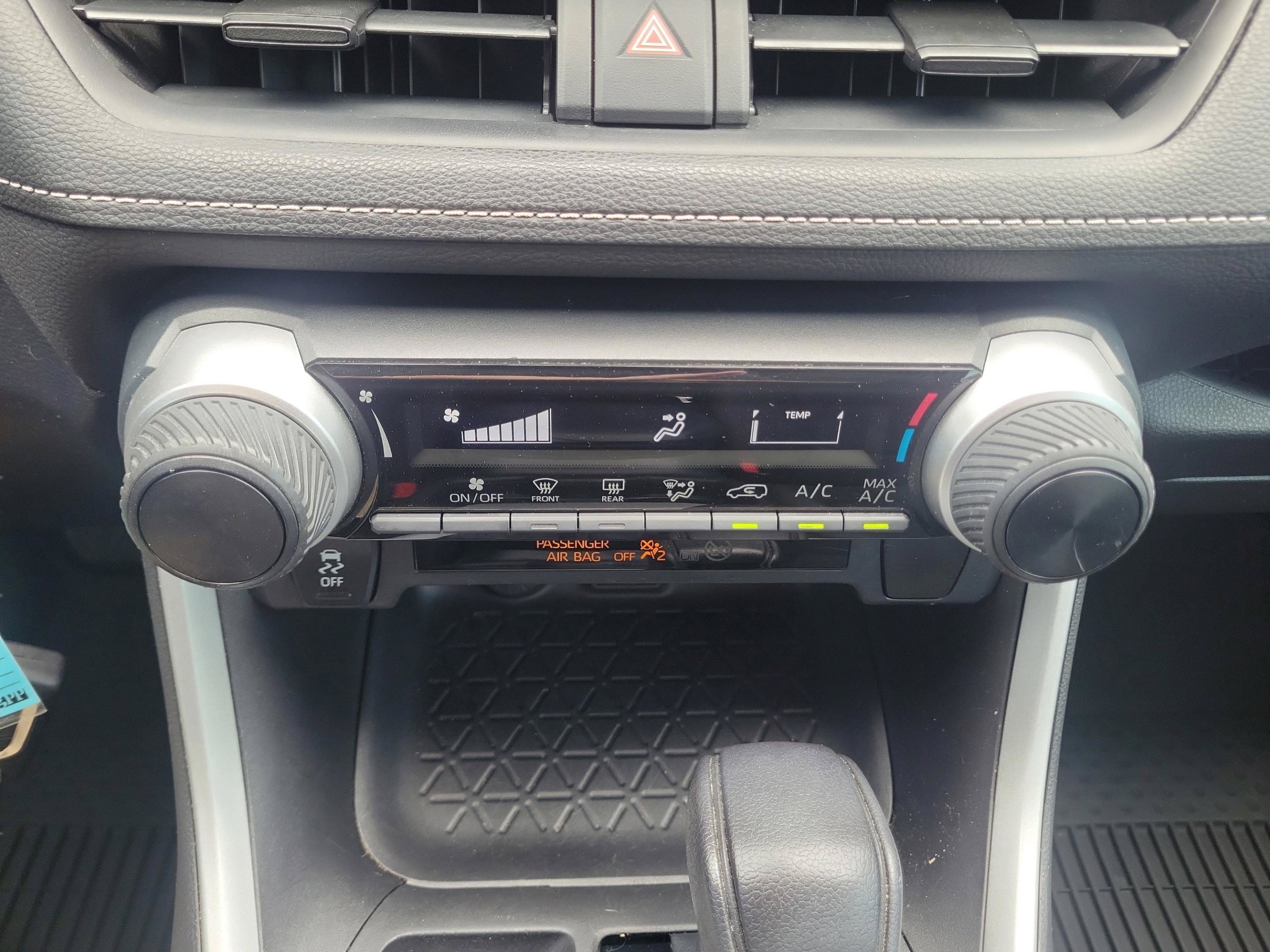 Used 2021 Toyota RAV4 LE FWD image 31