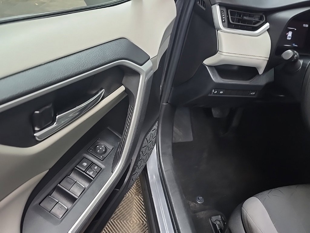 Used 2023 Toyota RAV4 XLE image 28