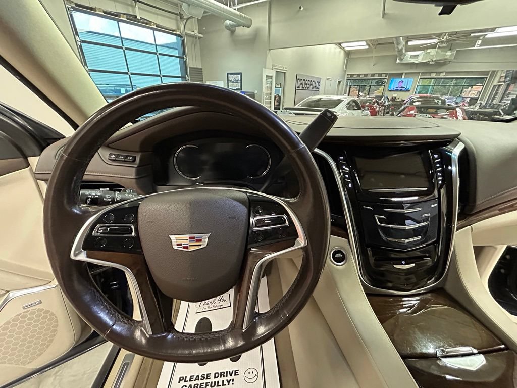 Used 2017 Cadillac Escalade Premium Luxury AWD/4WD image 22