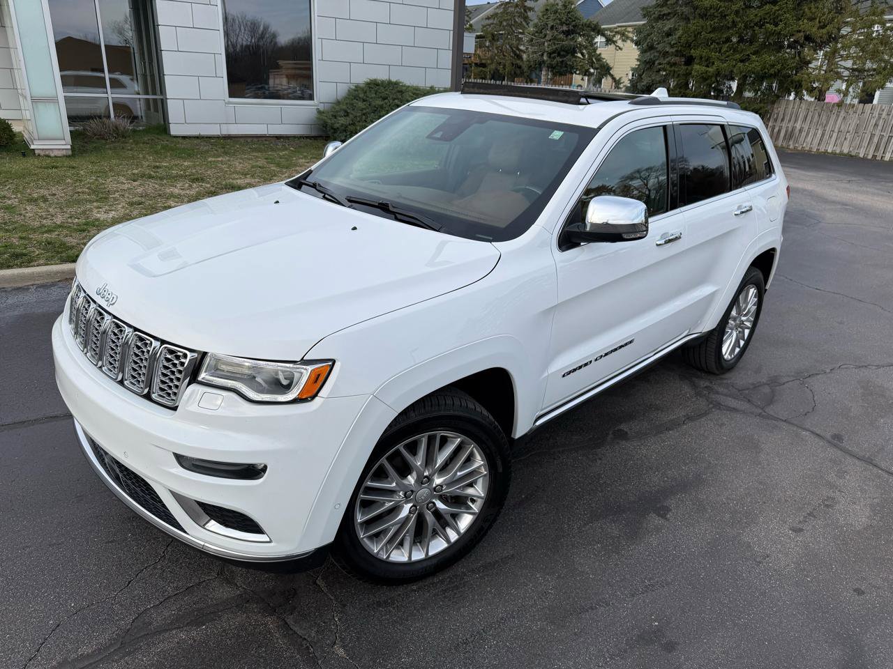Used 2018 Jeep Grand Cherokee Summit AWD/4WD image 3