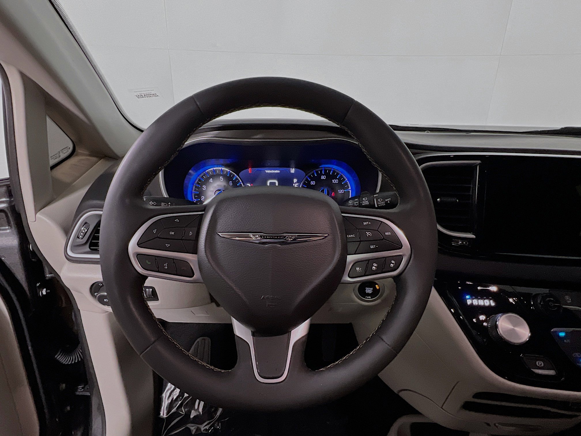 Used 2022 Chrysler Pacifica Touring-L image 18