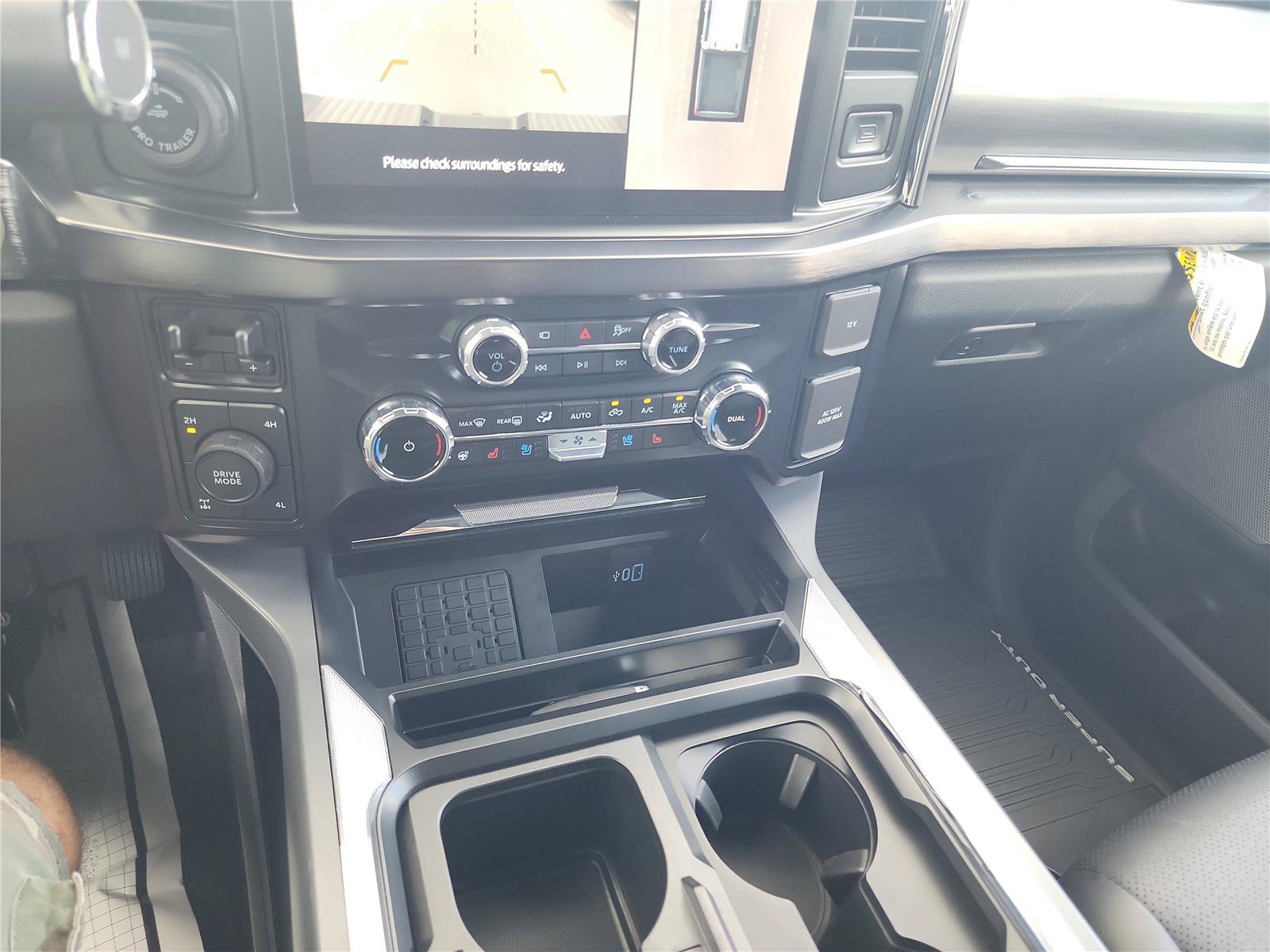 Used 2025 Ford F250 Lariat w/ Lariat Ultimate Package AWD/4WD image 35