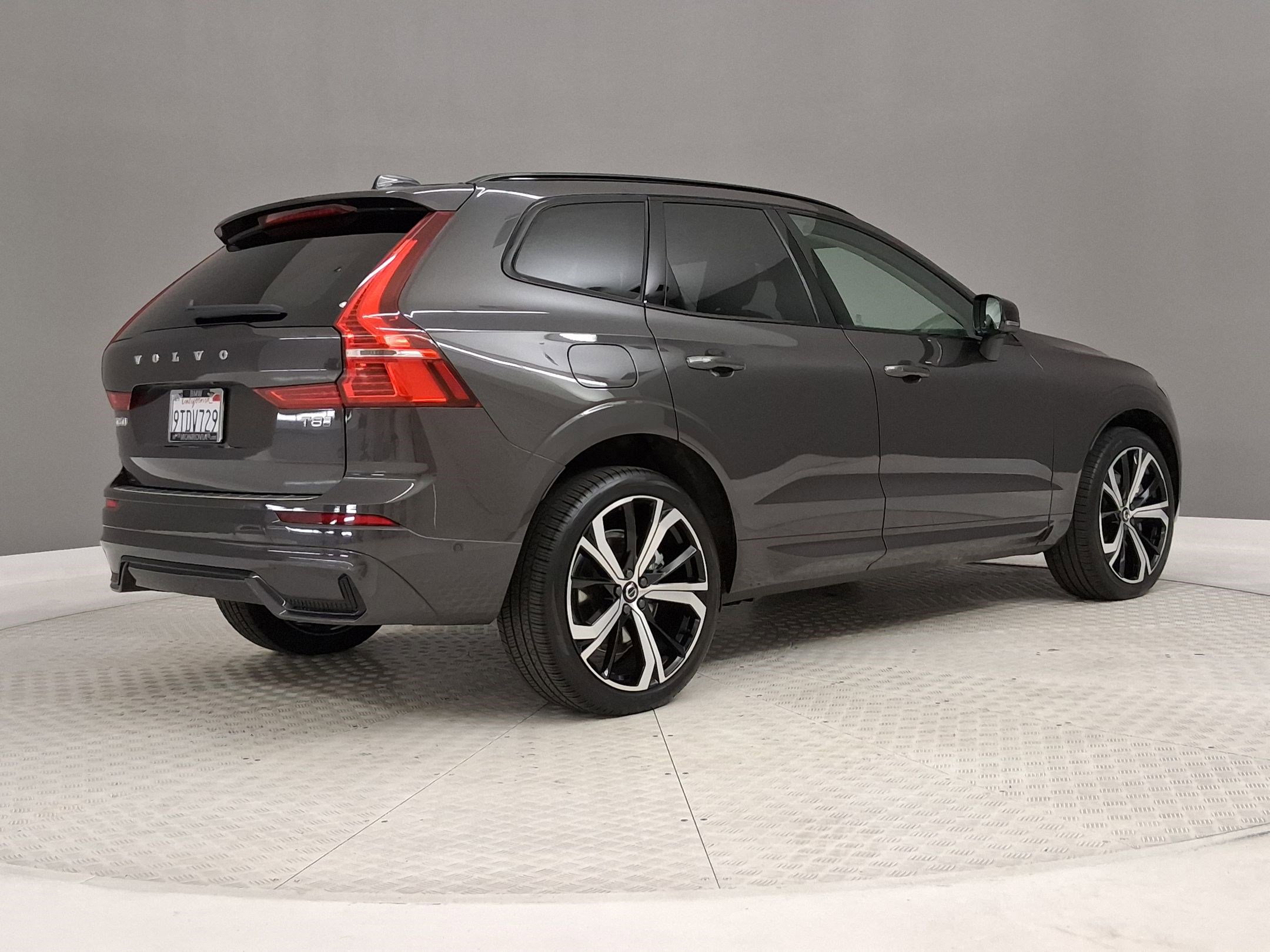Used 2025 Volvo XC60 T8 Ultra w/ Protection Package Premier AWD/4WD image 7