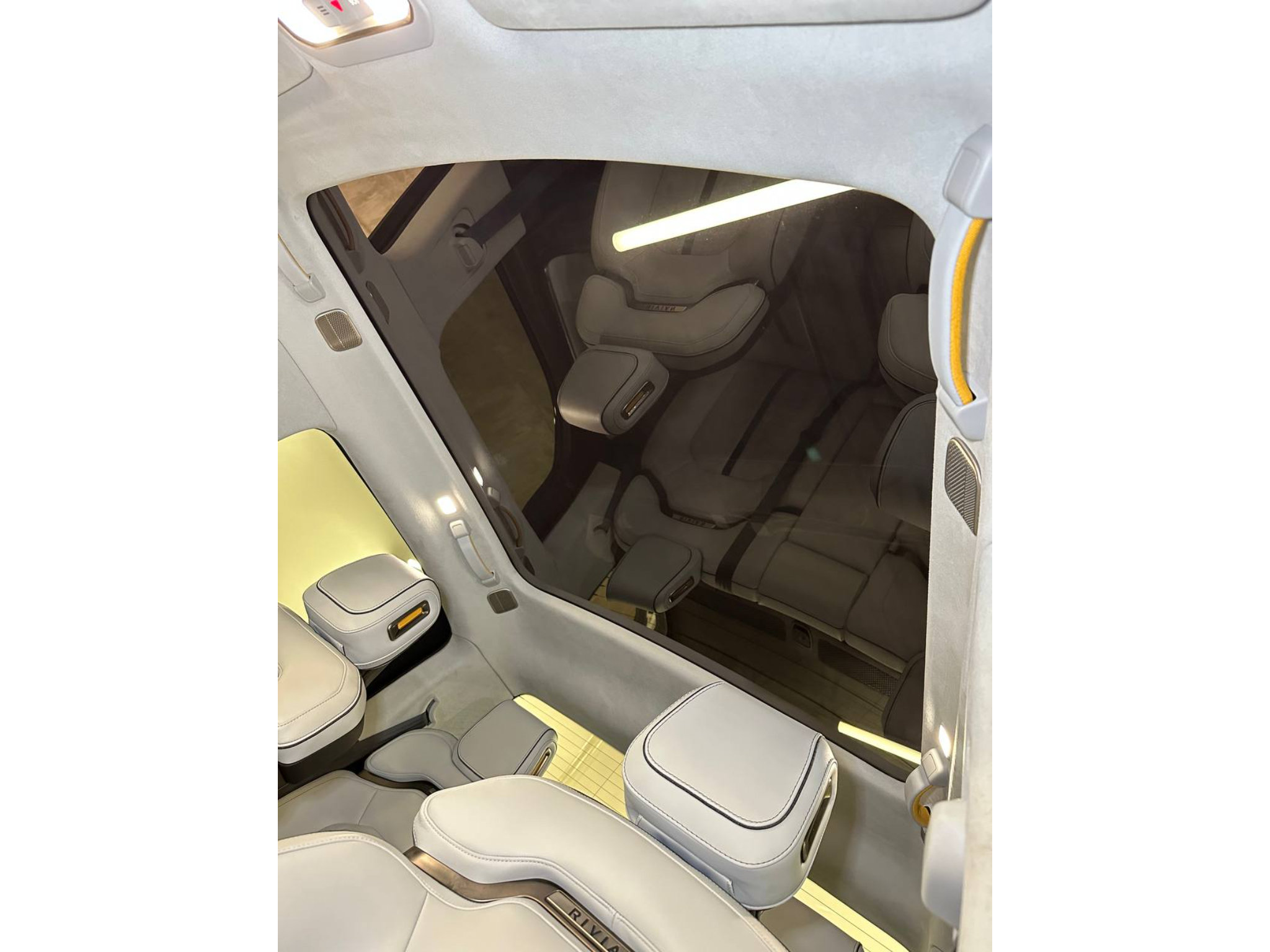 Used 2023 Rivian R1T Adventure Dual AWD/4WD image 39