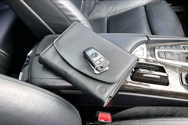 Used 2016 BMW 550i xDrive Sedan AWD/4WD image 12