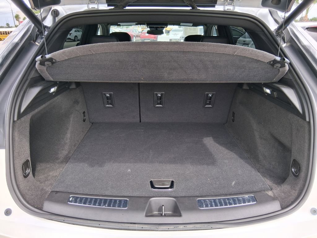 Used 2025 Cadillac XT4 Sport FWD image 6