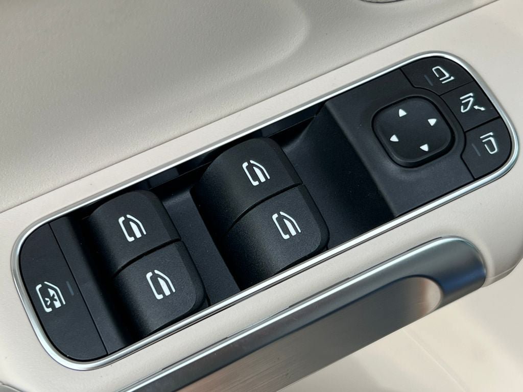 New 2026 Mercedes-Benz GLB 250 4MATIC image 14