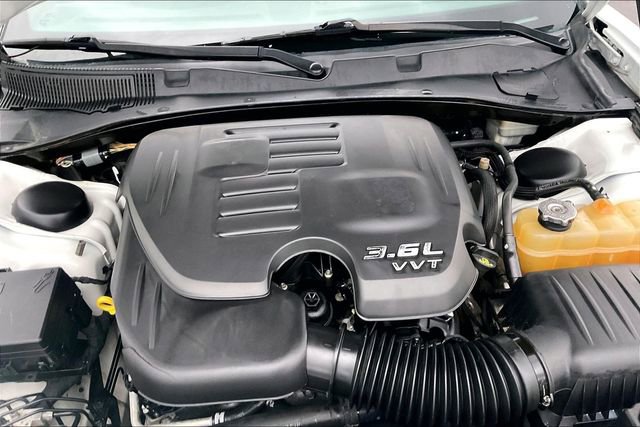 Used 2015 Dodge Charger SXT RWD image 31