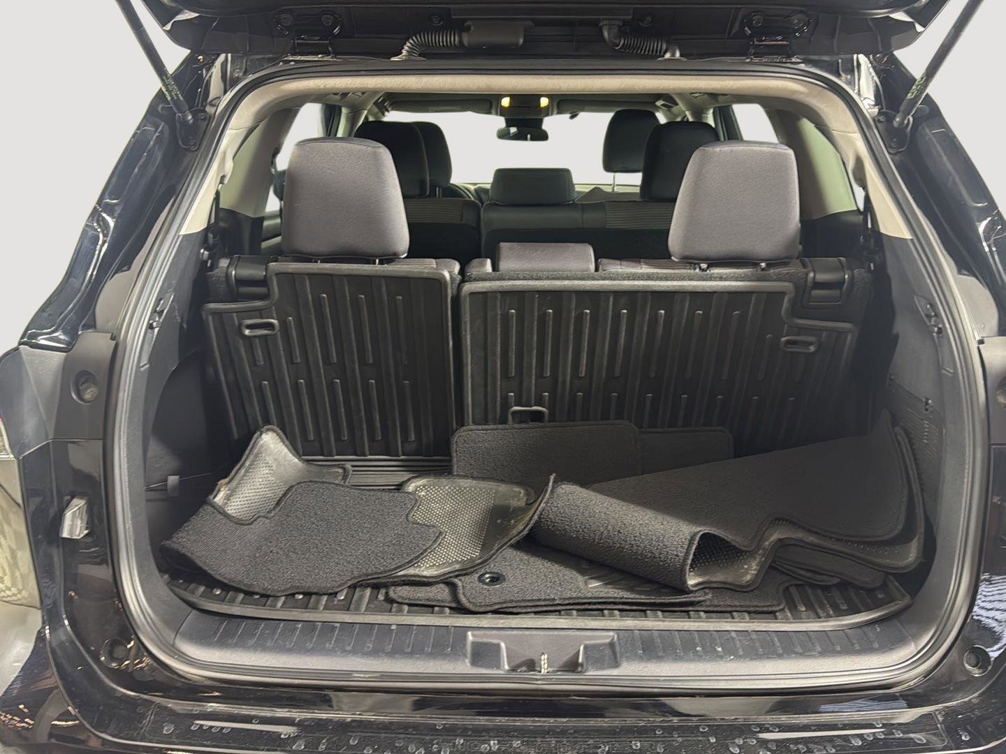 Used 2021 Toyota Highlander L image 6