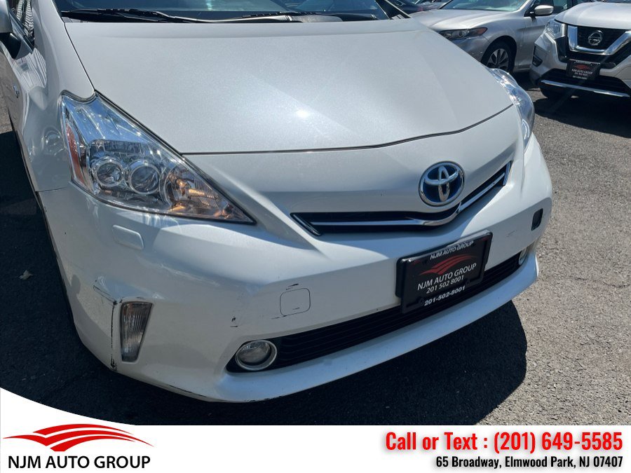 Used 2014 Toyota Prius V Five FWD image 2