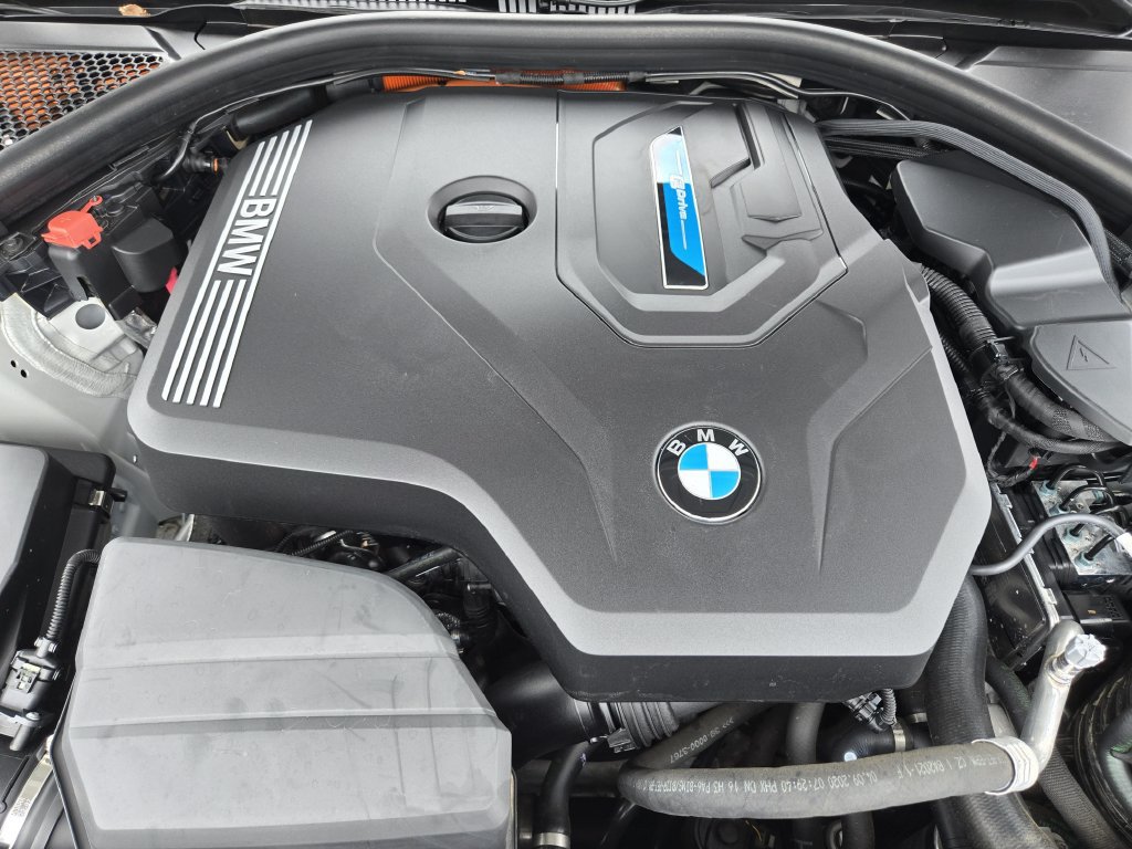 Used 2021 BMW 330e xDrive w/ Premium Package AWD/4WD image 31